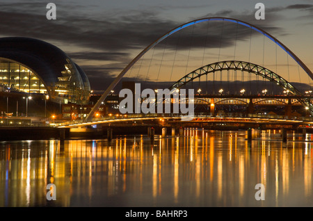 Soir, ponts sur la Tyne, Newcastle tynne Banque D'Images