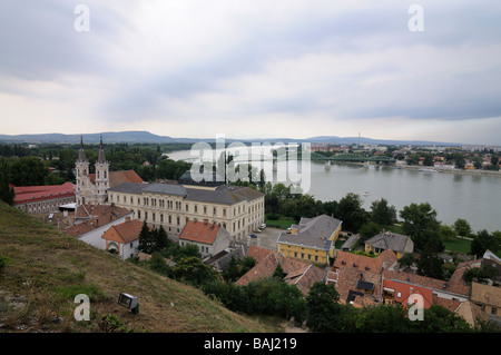 Dans le nord de la Hongrie Esztergom ville par le Danube Banque D'Images