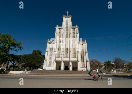 L'église moderne à Mahajanga Madagascar Afrique Banque D'Images