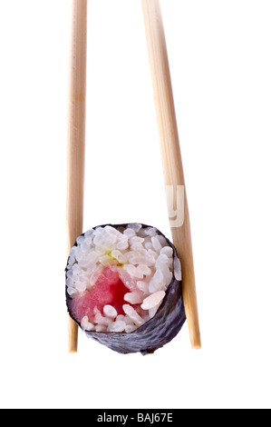 Sushi avec des baguettes shot on white Banque D'Images