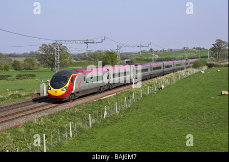 Les formulaires 1545 Pendolino Virgin London Euston Carlisle le 20 04 09 Banque D'Images