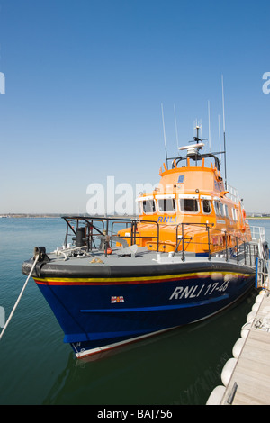 Canot amarré au siège de la RNLI Poole Dorset Banque D'Images