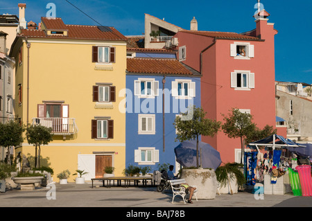 Maisons modernes colorés Piran Slovénie Europe de l'Est Banque D'Images