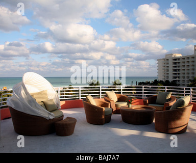 South beach penthouse balcon avec mobilier moderne Banque D'Images