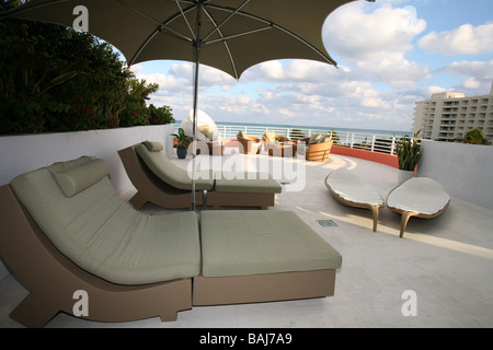 South beach penthouse balcon avec mobilier moderne Banque D'Images