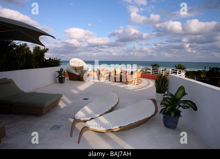 South beach penthouse balcon avec mobilier moderne Banque D'Images