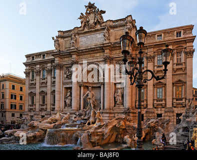 La lumière de l'après-midi sur la Fontaine de Trevi à Rome Banque D'Images