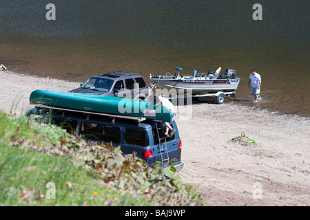 Prendre le voile et canoë à l'écart du Delaware sur la rivière Delaware dans le New Jersey. Banque D'Images