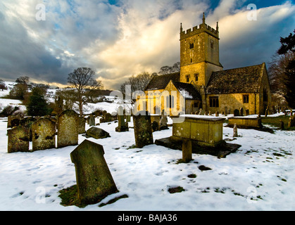 Cimetière couvert de neige près de Worcestershire Broadway Banque D'Images