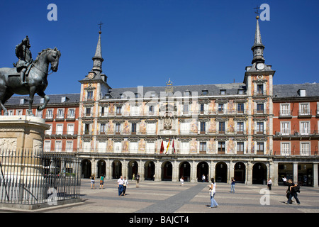 La statue de Felipe III à cheval et la Casa de la Panadería (la boulangerie), la Plaza Mayor, Madrid, Espagne, Europe, Banque D'Images