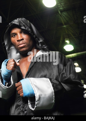 Boxer wearing peignoir avec capot, work, portrait Banque D'Images