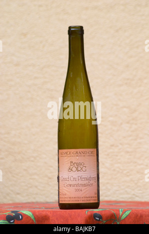 Grand cru Pfersigberg gewurztraminer 2004 dom bruno sorg eguisheim alsace france Banque D'Images