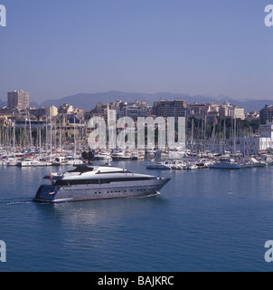 Sanlorenzo 40 Alloy ( 38,50 m ) bateau superyacht en route pour Palma International Boat Show 2009 Banque D'Images