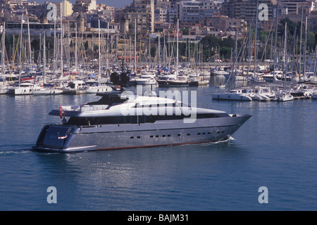 Sanlorenzo 40 Alloy ( 38,50 m ) bateau superyacht en route pour Palma International Boat Show 2009 Banque D'Images