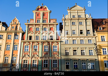 La Pologne, la Silésie région, Wroclaw, façades sur la place du marché (Rynek) Banque D'Images