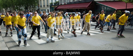 Rollers sur la Rive Gauche de Paris. Banque D'Images