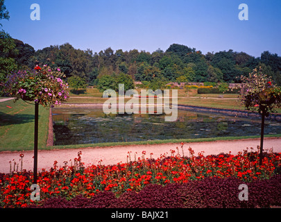 Eagle Pond et jardins, Newstead Abbey, Nottinghamshire, Angleterre, Ravenshead, UK Banque D'Images