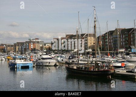 Ville de Swansea, Pays de Galles. Bateaux de loisirs dans le bassin sud de Dunstaffnage Marina au cœur de la quartier maritime régénéré. Banque D'Images