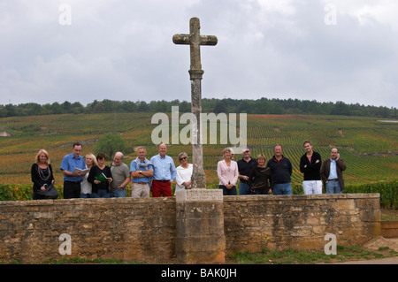 Vignoble la croix de pierre groupe de visiteurs de la Romanée Conti Romanée retour à la vosne-romanée cote de nuits bourgogne france Banque D'Images