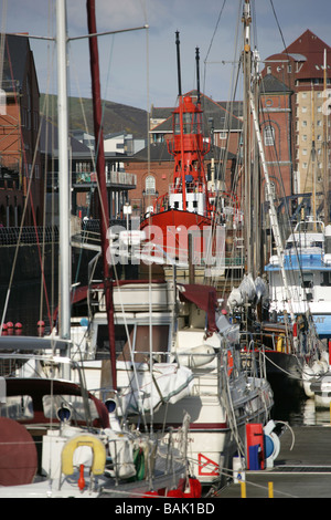 Ville de Swansea, Pays de Galles. Bateaux de loisirs dans le bassin sud de Dunstaffnage Marina au cœur de la quartier maritime régénéré. Banque D'Images