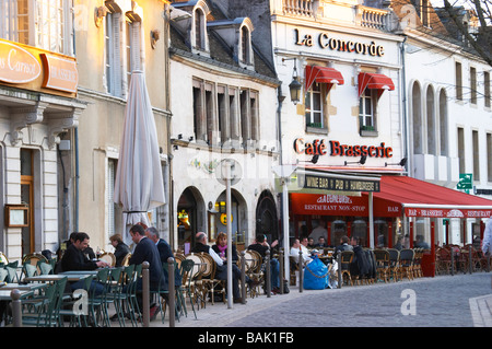 Terrasse de restaurant pl carnot Beaune Côte de beaune bourgogne france Banque D'Images