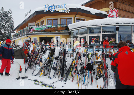 En prenant une pause dans l'Ahorn Penkenbahn montagne Autriche Banque D'Images