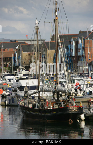 Ville de Swansea, Pays de Galles. Bateaux de loisirs dans le bassin sud de Dunstaffnage Marina au cœur de la quartier maritime régénéré. Banque D'Images