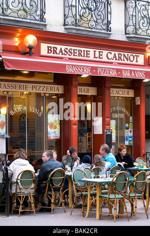 Terrasse de restaurant pl carnot Beaune Côte de beaune bourgogne france Banque D'Images