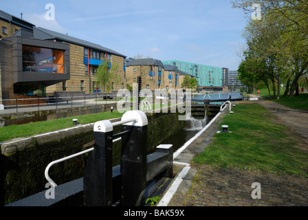 Verrouillage du Mile End sur Canal Regent s Londres Mile End Banque D'Images