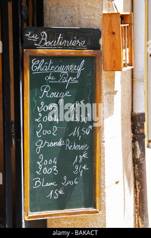Boutique vin domaine la boutiniere chalk board chateauneuf du pape rhone france Banque D'Images