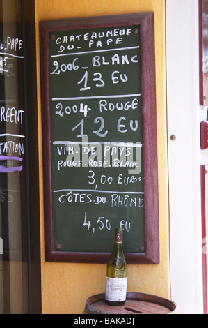 Chalk board shop vin Châteauneuf du Pape rhone france Banque D'Images