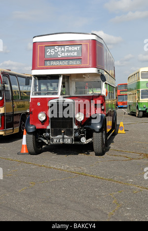 Vue avant du RV 6358 une ancienne société Portsmouth 1935 Leyland Titan TD4 numéro 5 avec un corps et de l'English Electric Banque D'Images