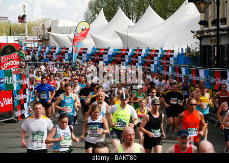 Sur le Marathon de Londres 2009 en passant le Cutty Sark. Banque D'Images