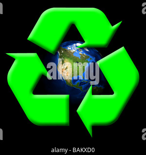 Image de la terre rendue (carte fournie par la NASA) montrant l'Amérique du Nord dans le symbole de recyclage vert Banque D'Images
