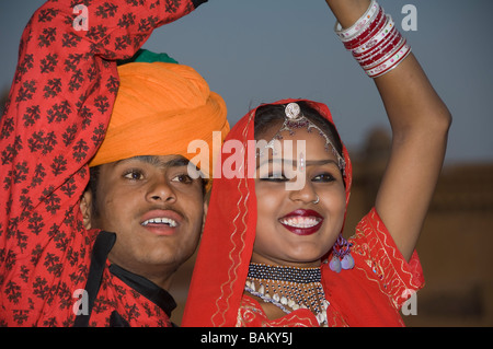 Danseurs indiens en costume traditionnel Jaipur Rajasthan Inde Banque D'Images
