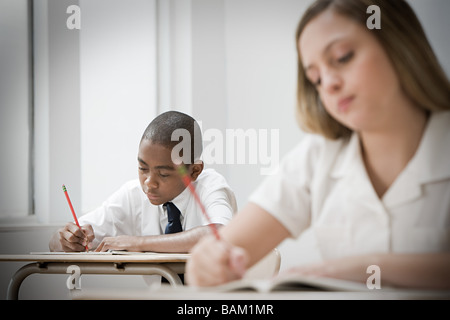 School students in classroom Banque D'Images