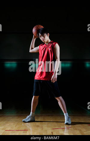 Portrait de Jeune joueur de basket-ball Banque D'Images