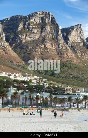 La plage de Camps Bay, Cape Town, Afrique du Sud Banque D'Images