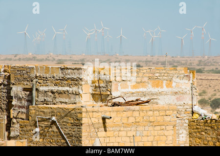 Moulins à vent dans le désert de Thar Jaisalmer, Inde Banque D'Images