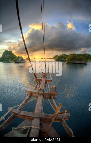 Coucher du soleil à Raja Ampat Raja Ampat en Papouasie occidentale en Indonésie Banque D'Images