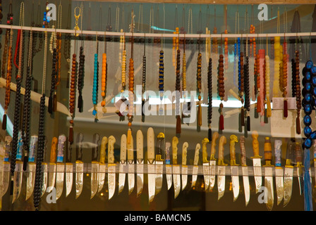 Les meilleurs prix pour votre magasin de couteaux et d'autres perles de souvenirs dans la vieille ville de Rethymno Crete Grèce Europe Banque D'Images