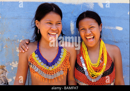 Panama, Panama et colon Provinces, le parc national de Chagres, Parque Nacional Chagres, portrait de deux jeunes filles indiennes Embera Banque D'Images