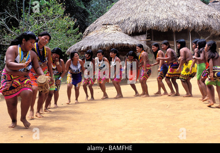 Panama, Panama et colon Provinces, le parc national de Chagres, Parque Nacional Chagres, Embera Indiens danser Banque D'Images