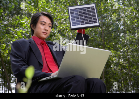 Businessman Typing On Laptop Banque D'Images