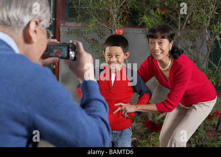 La prise de photographies de la famille de l'autre Banque D'Images