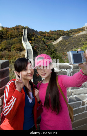 Photographier les touristes eux-mêmes sur la Grande Muraille de Chine Banque D'Images