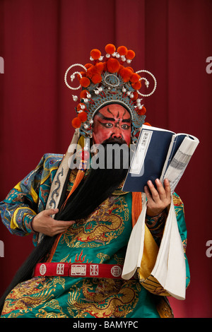 Guang Gong, ancien général chinois à Beijing Opera Costume, représente la protection et de la richesse Banque D'Images