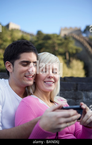 Jeune couple la Grande Muraille de Chine Banque D'Images