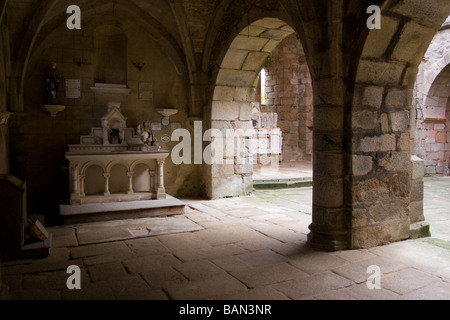 Intérieur de l'église à Oradour sur Glane Limousin France Banque D'Images