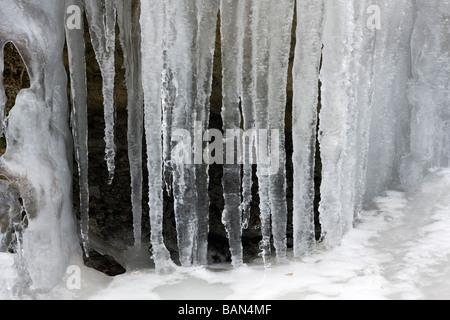 Détail de cascade gelée Sierra de Gudar Teruel province Aragon Espagne Banque D'Images